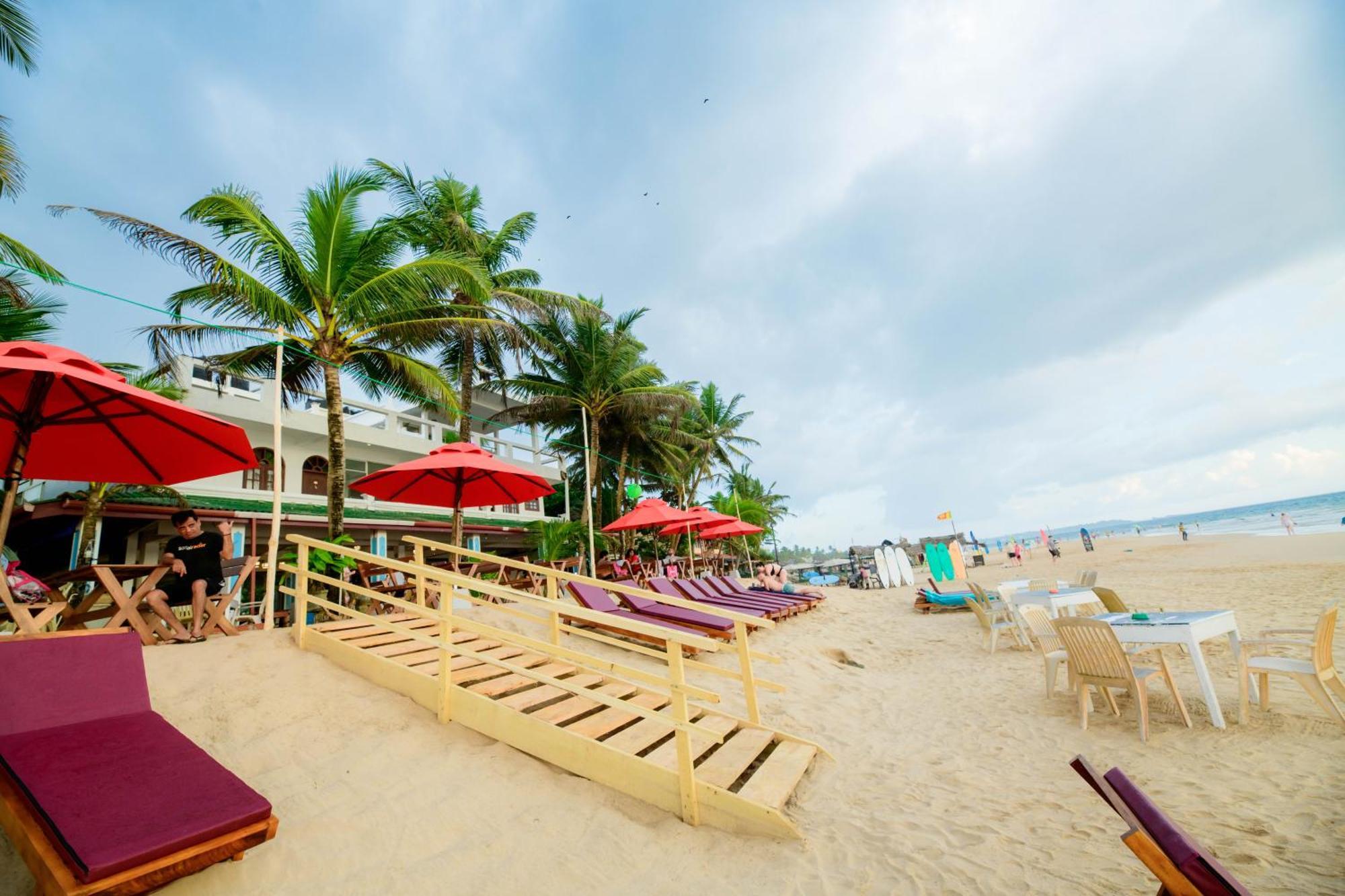 Royal Beach Hotel & Restaurant Hikkaduwa Buitenkant foto