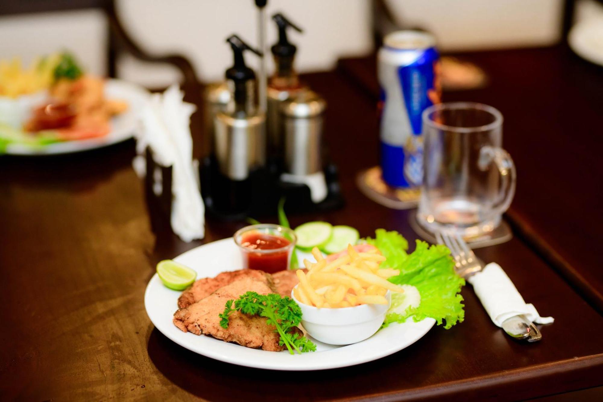 Royal Beach Hotel & Restaurant Hikkaduwa Buitenkant foto