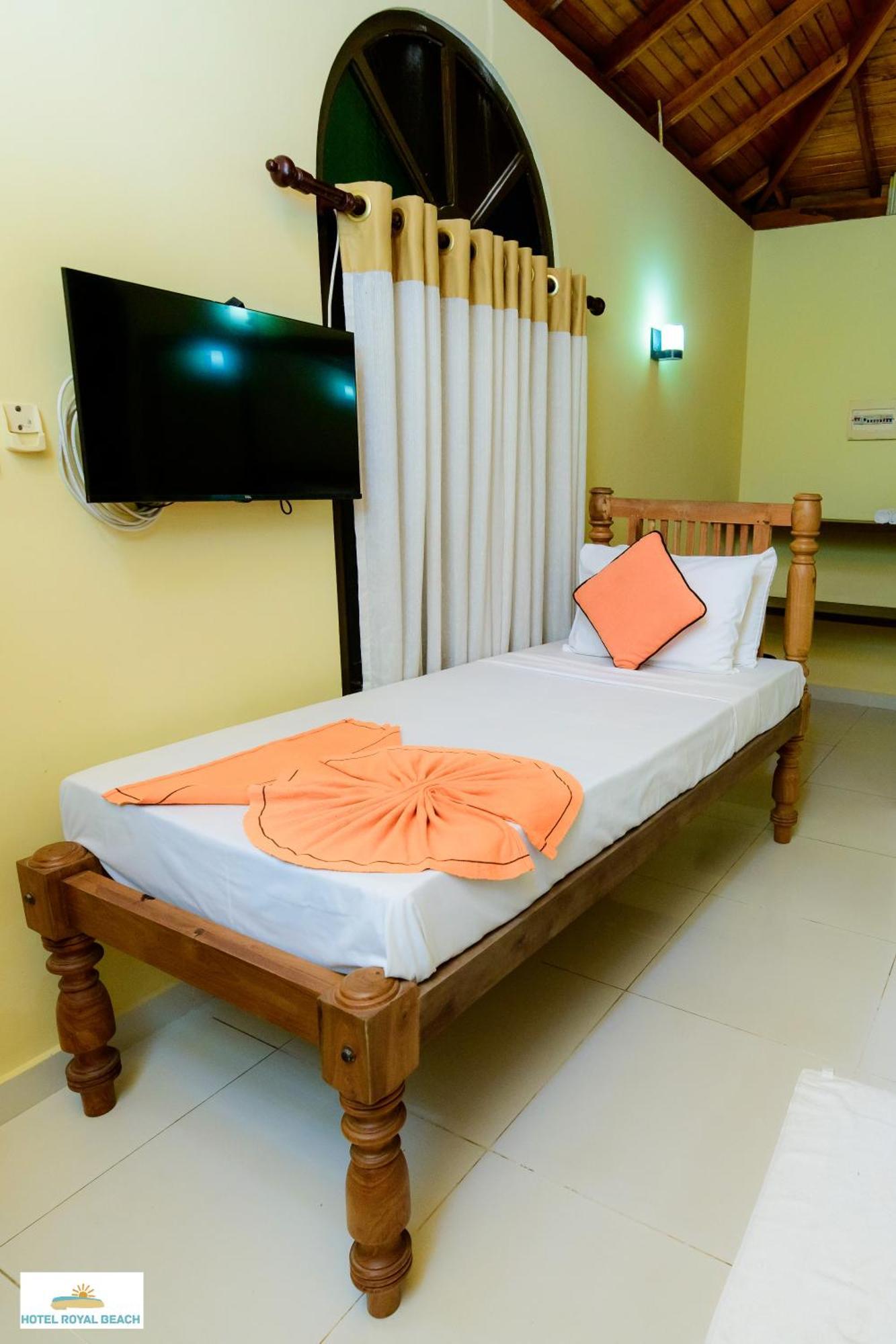 Royal Beach Hotel & Restaurant Hikkaduwa Buitenkant foto